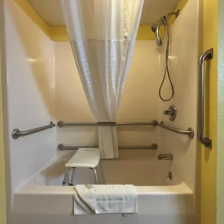 Super 8 By Wyndham Jacksonville-3