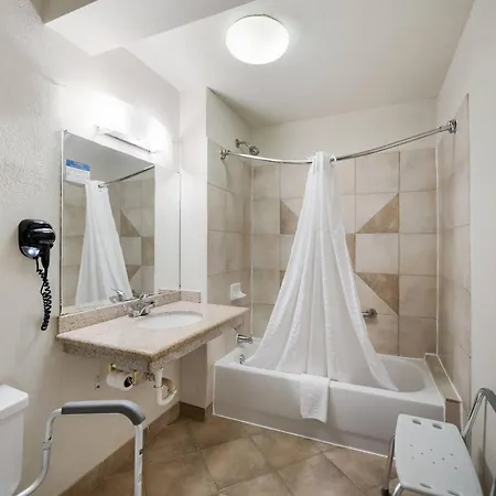 Quality Inn & Suites Lufkin-2