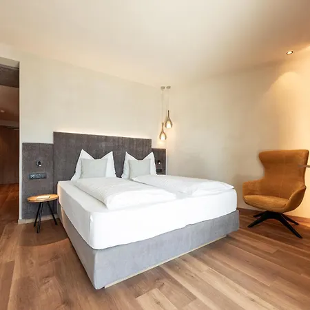 Egger Apartments & Suites-3