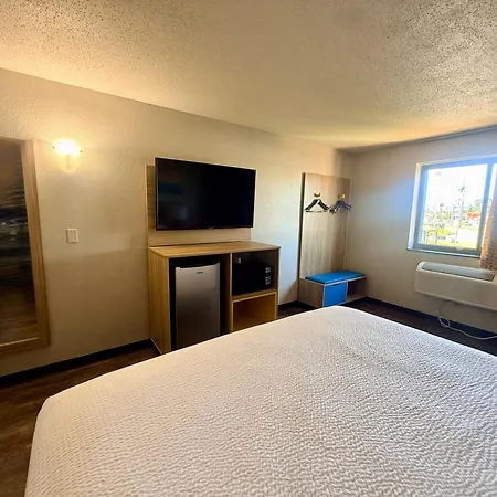 Days Inn By Wyndham Orange Park/Jacksonville-2