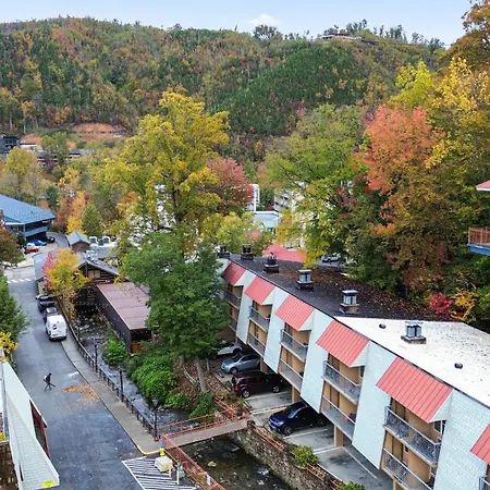 Quality Inn Creekside - Downtown Gatlinburg-2