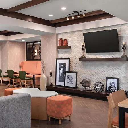 Hampton Inn & Suites Fresno-2