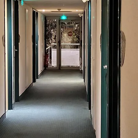 Good Night Hotel-3