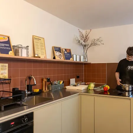 Meininger Hotel Berlin Mitte-2