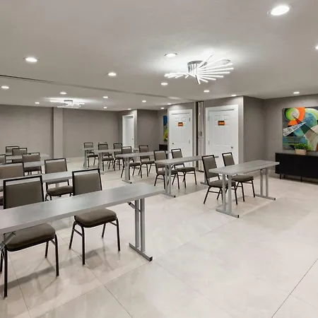 La Quinta By Wyndham Laredo Airport-3