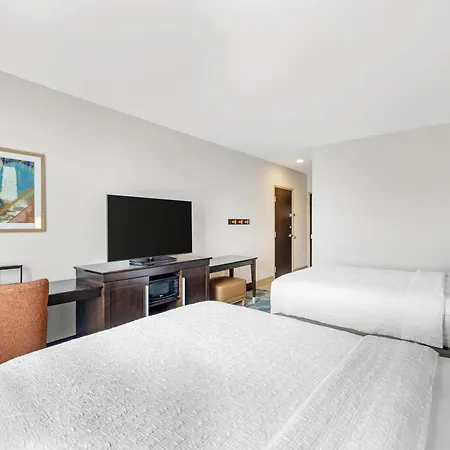 Hampton Inn & Suites Bend-3