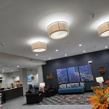La Quinta Inn & Suits By Wyndham Pontoon Beach Il-2