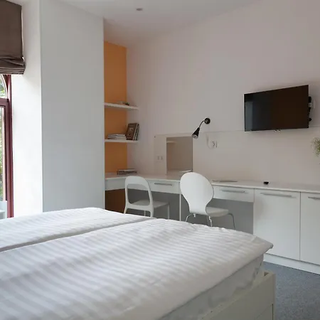 Orange Hotel-2