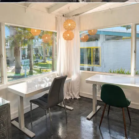 A PLACE IN THE SUN Hotel - ADULTS ONLY Big Units, 24h Heated Pool&Spa in 1 Acre Park Prime Location, DOG Friendly, TOP Midcentury Modern Boutique Hotel-3