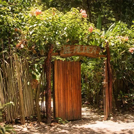 La Aldea Hostel, Camping y Hamacas-3