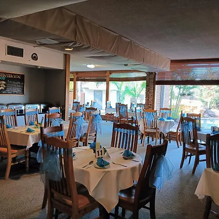Lakeside Inn Wollongong-2