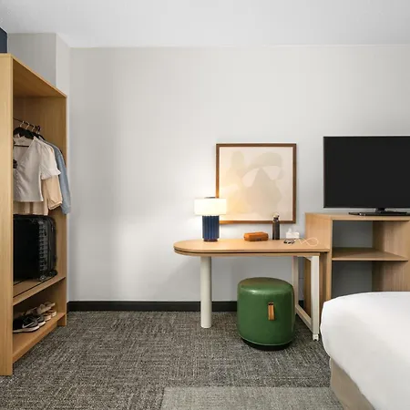 Spark By Hilton Grand Rapids-3