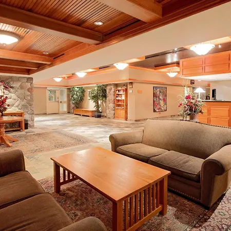 Ramada By Wyndham Pinewood Park Resort North Bay-3
