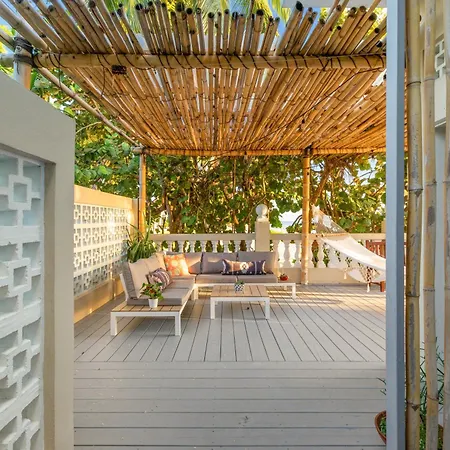 Tres Sirenas Beach Inn-2