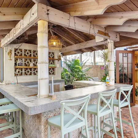 Tres Sirenas Beach Inn-3