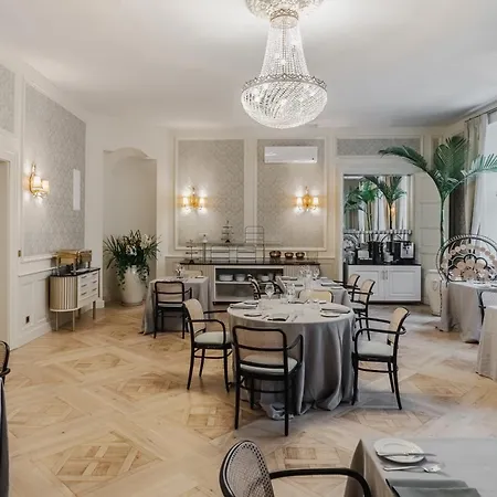 Hotel Unicus Palace Old Town - Destigo Hotels-2