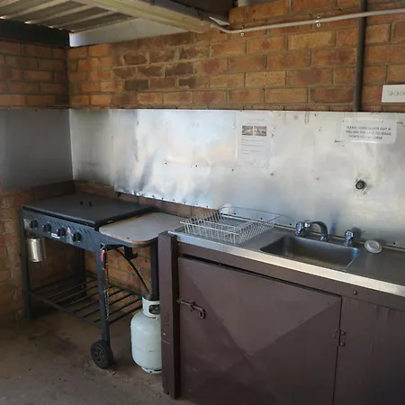Narromine Rockwall Cabins And Caravan Park-2