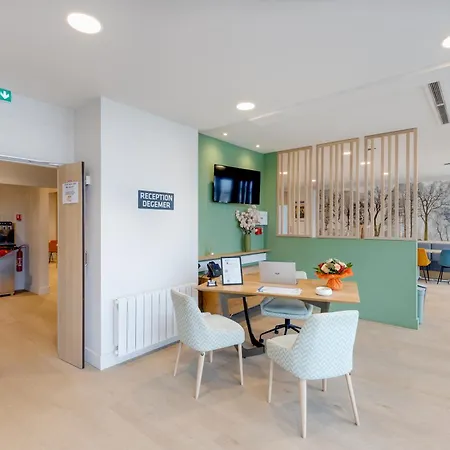 Karaez Hôtel - BritHotel Carhaix-2
