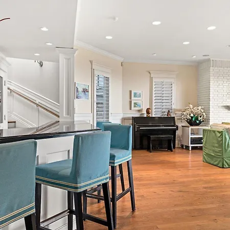 Malibu Dunes By Fieldtrip Expansive Hamptons-Style Estate W Private Beach Backyard-3