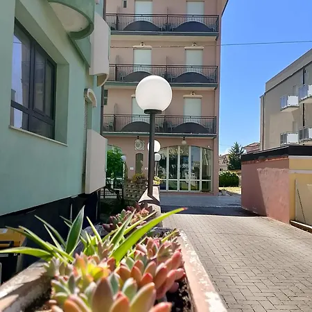 Hotel Anita B&B sul lungomare-2