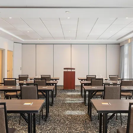 Hampton Inn & Suites By Hilton Langley-Surrey-2
