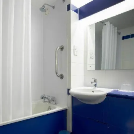 Travelodge Stansted Great Dunmow-3