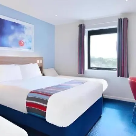 Travelodge Cardiff Central-3