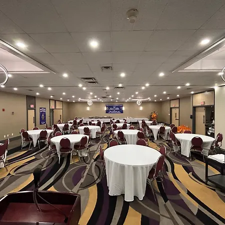 Ramada By Wyndham Trenton-3