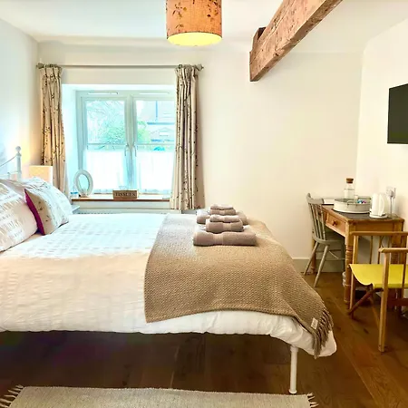 Westbury Cross House Bed & Breakfast-3