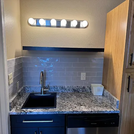 Super 8 By Wyndham Tulsa - Route 66-2