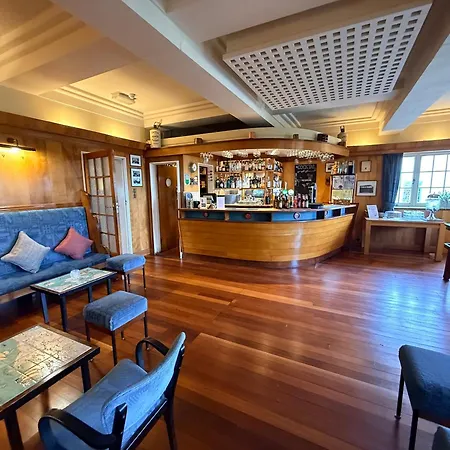 Knoll House-2