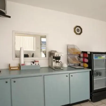 Americas Best Value Inn Giddings-3