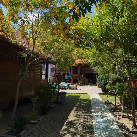 Golden Teak Resort Baan Sapparot-3
