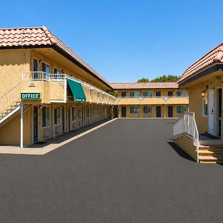 Vagabond Inn Hemet-3