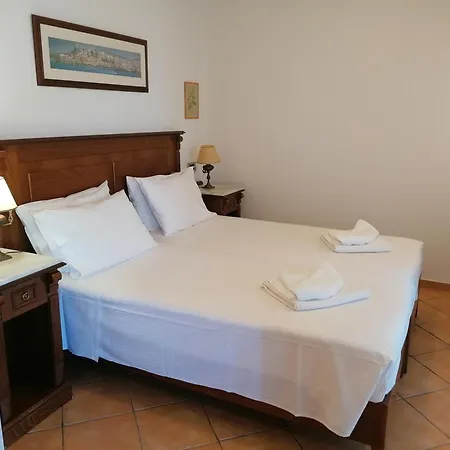 Magda'S Hotel Apartments-2