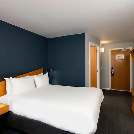 Holiday Inn Express Swansea East By Ihg-3