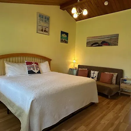 Island Inn-2