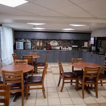 Super 8 By Wyndham Whitecourt-3