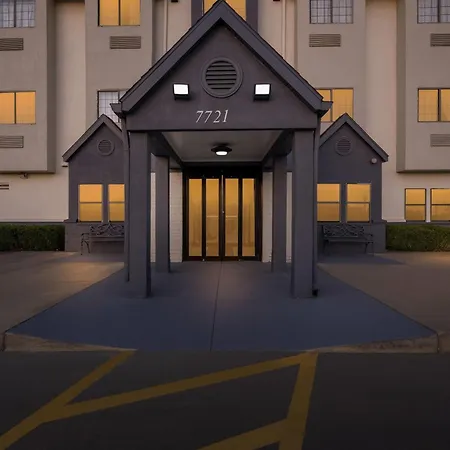 Days Inn By Wyndham Near Kansas Speedway-3