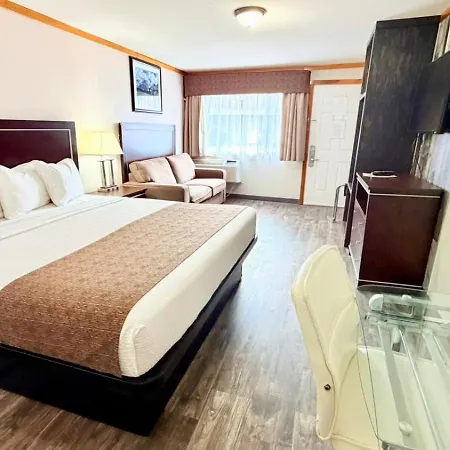 Travelodge By Wyndham Golden Sportsman Lodge-2