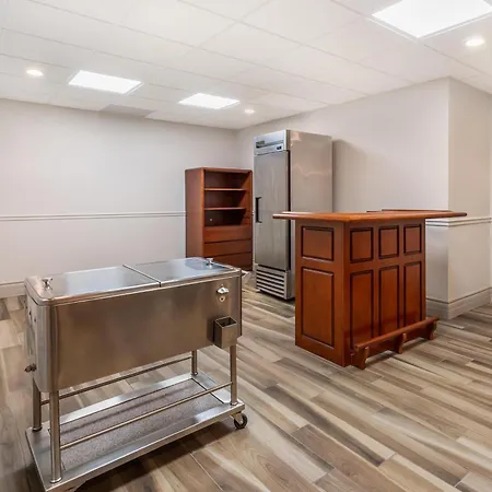 Best Western Plus 1000 Islands Hotel & Suites- Newly Renovated-3