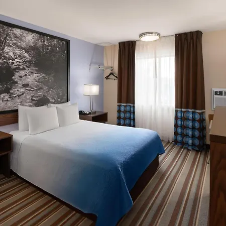 Super 8 By Wyndham Longmont/Twin Peaks-3