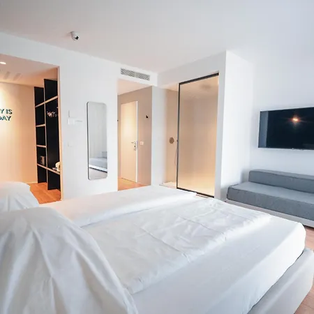 Hoody Active & Happiness Hotel-3