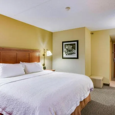 Pittsburgh Airport Inn And Suites-3