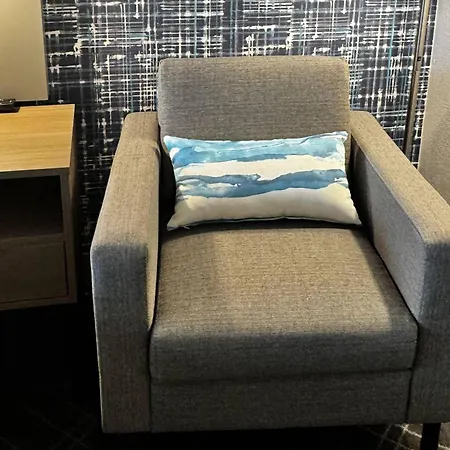 Pittsburgh Airport Inn And Suites-2