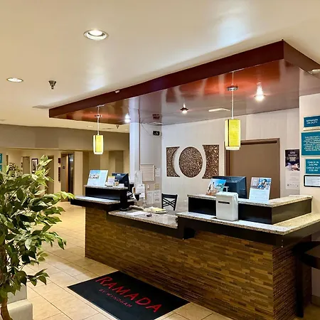 Ramada By Wyndham Glendale Heights/Lombard-3
