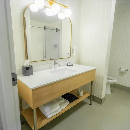 Hampton Inn & Suites Mission-2