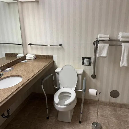 Quality Inn & Suites Escanaba North-3