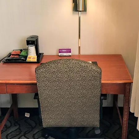 Quality Inn Holland - Toledo-3
