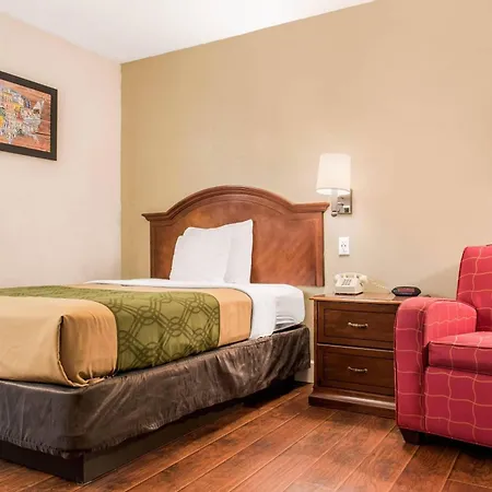Econo Lodge Holland - Toledo-3